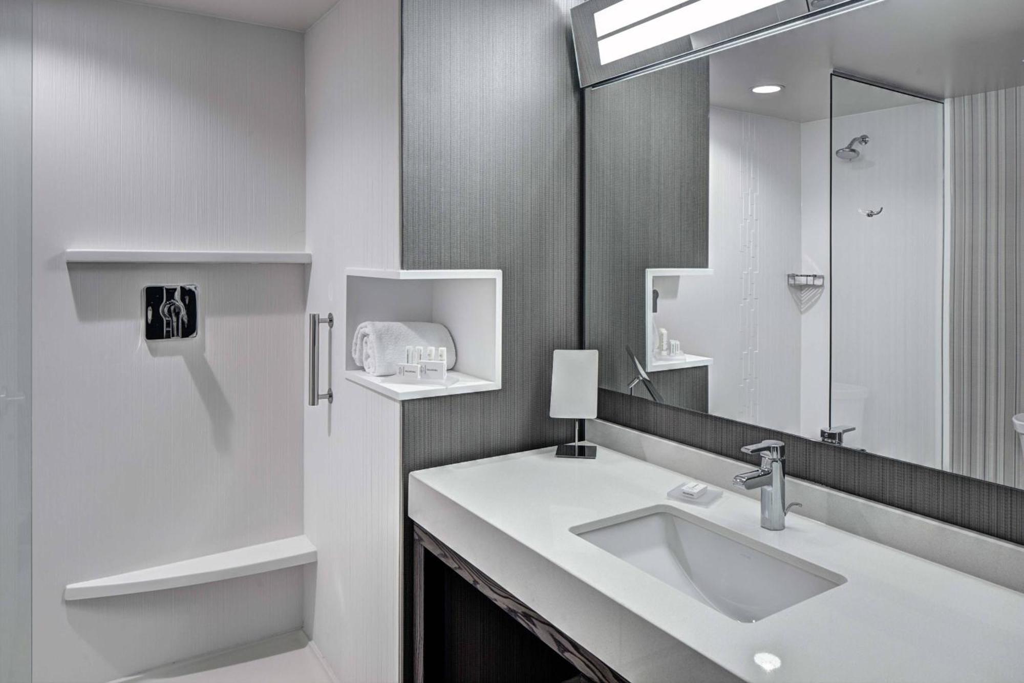 Courtyard By Marriott Appleton Riverfront Экстерьер фото