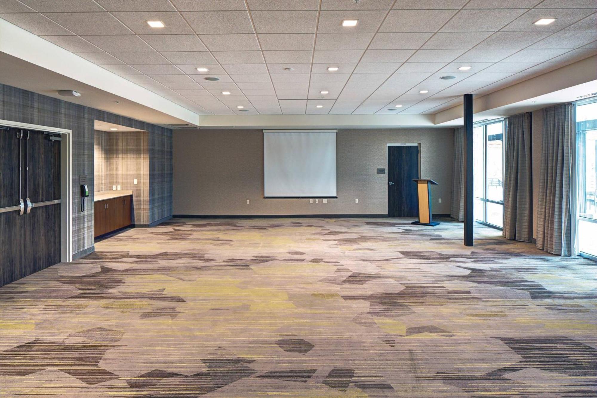 Courtyard By Marriott Appleton Riverfront Экстерьер фото