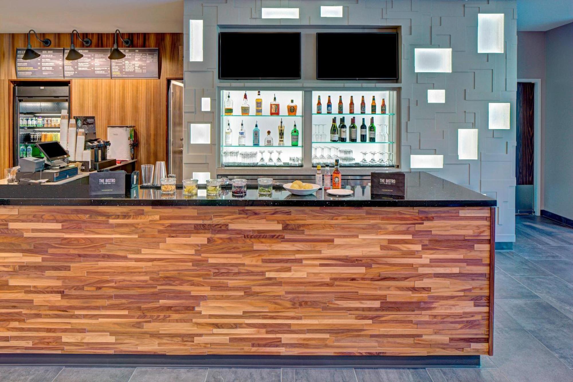 Courtyard By Marriott Appleton Riverfront Экстерьер фото