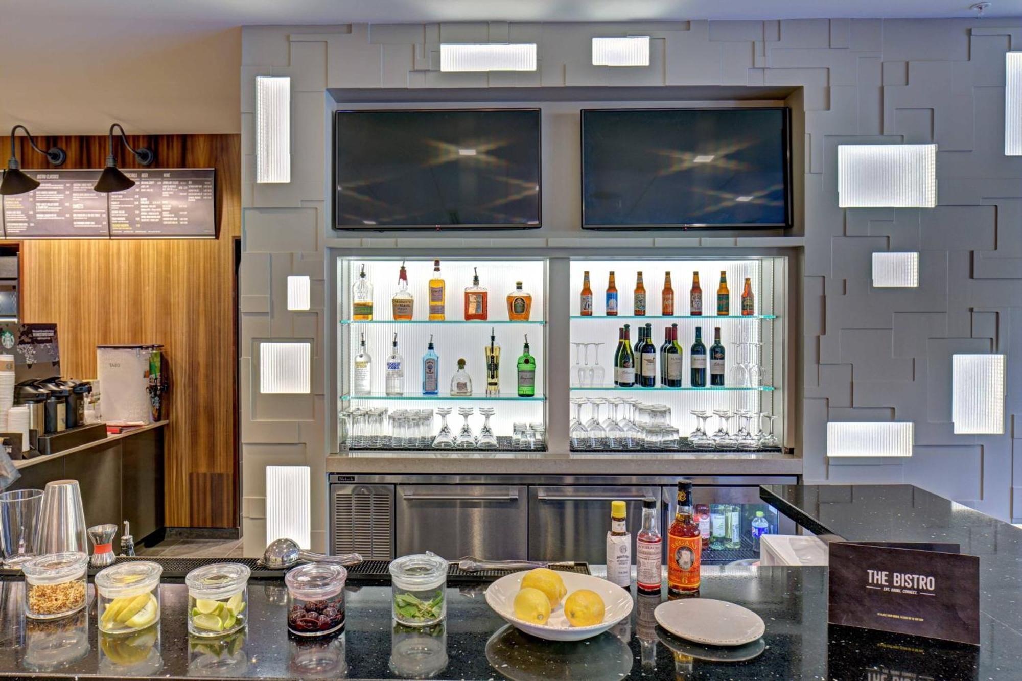 Courtyard By Marriott Appleton Riverfront Экстерьер фото