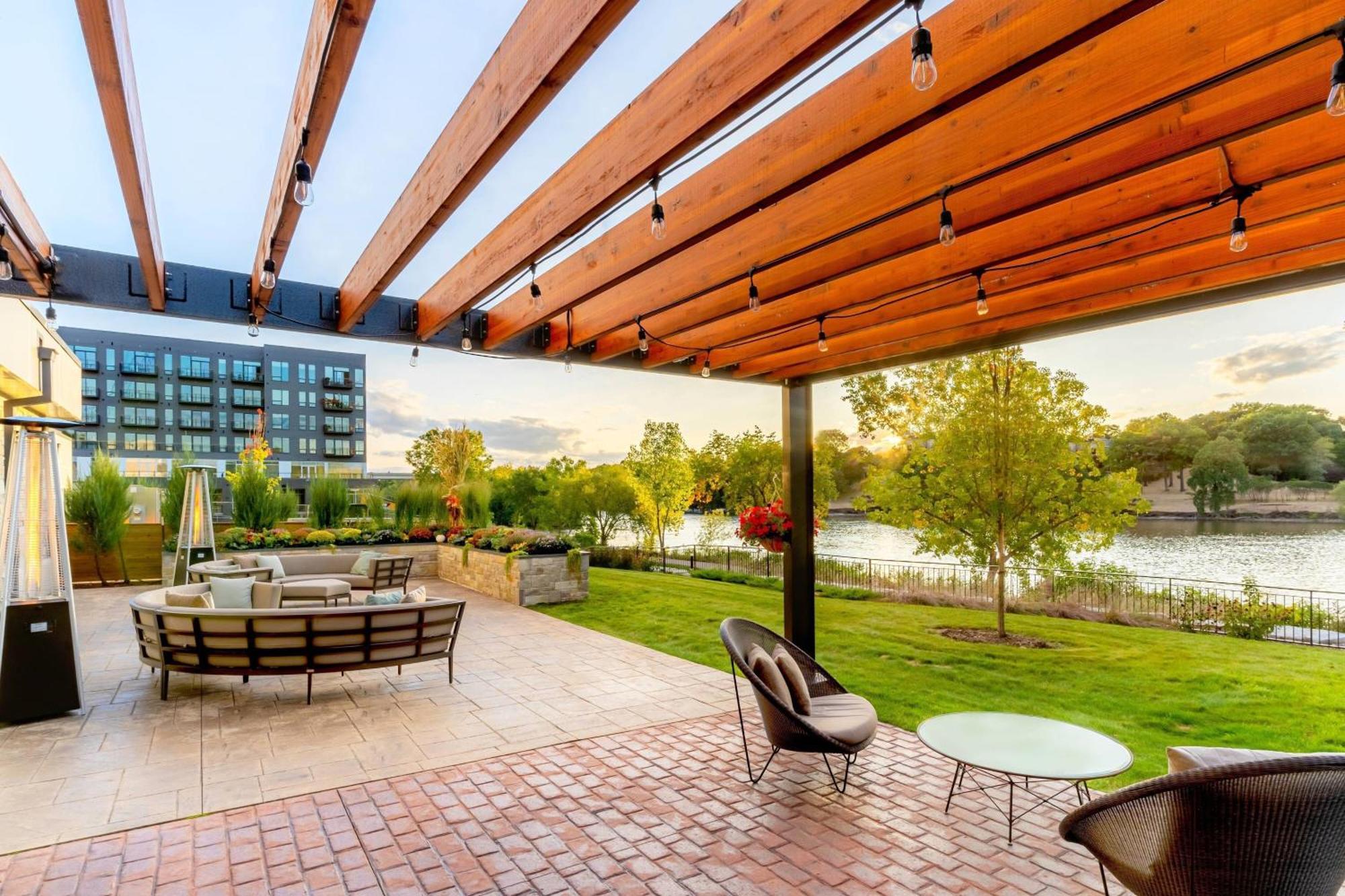 Courtyard By Marriott Appleton Riverfront Экстерьер фото