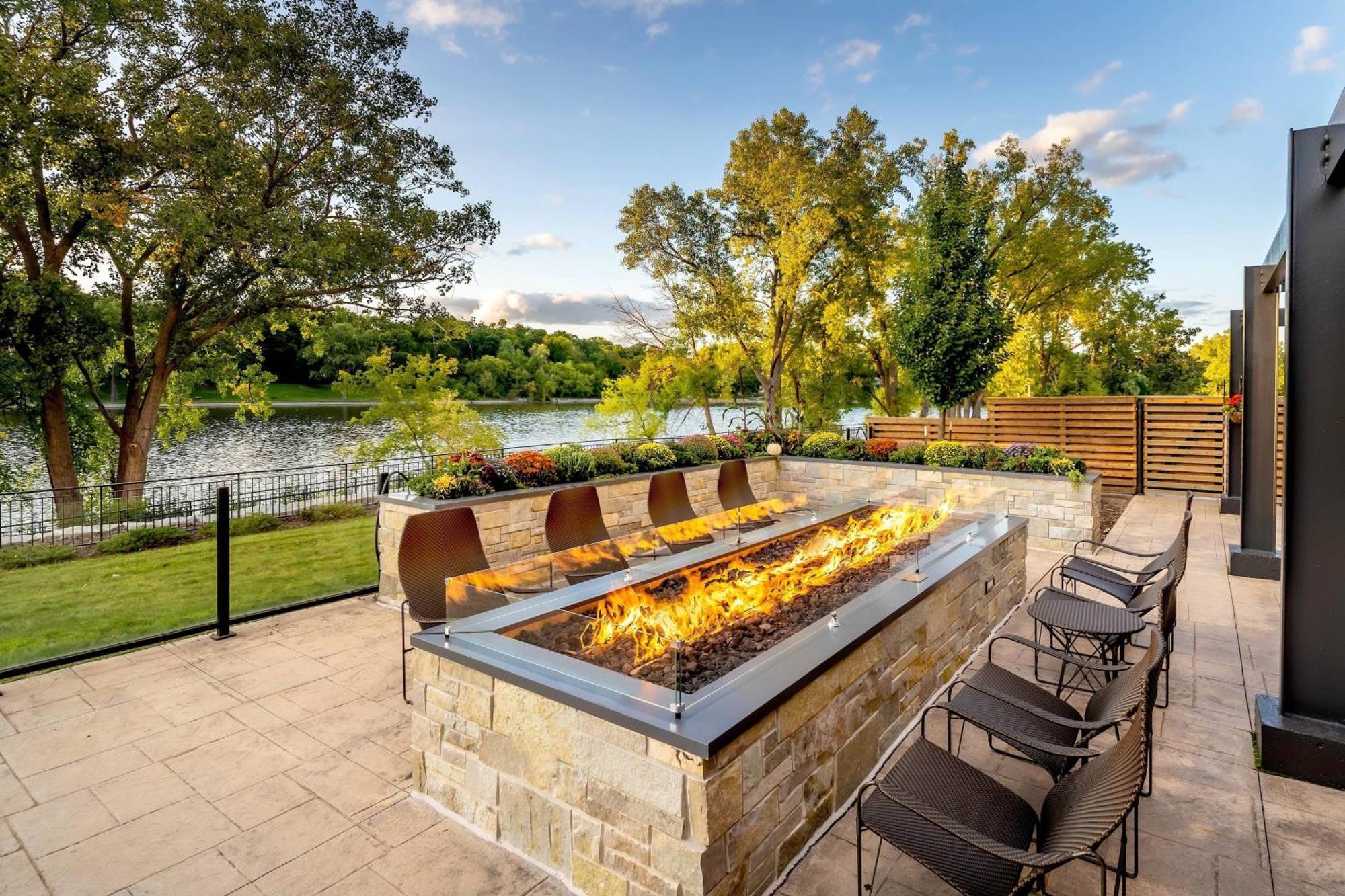 Courtyard By Marriott Appleton Riverfront Экстерьер фото