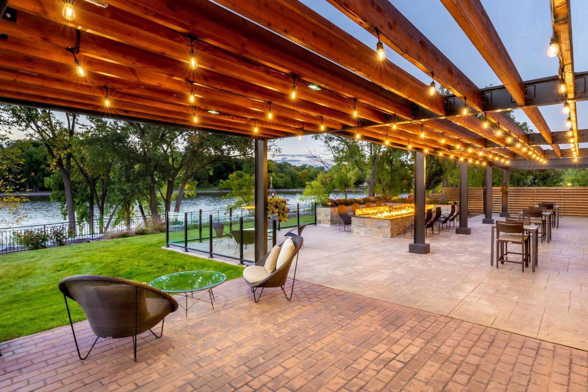 Courtyard By Marriott Appleton Riverfront Экстерьер фото