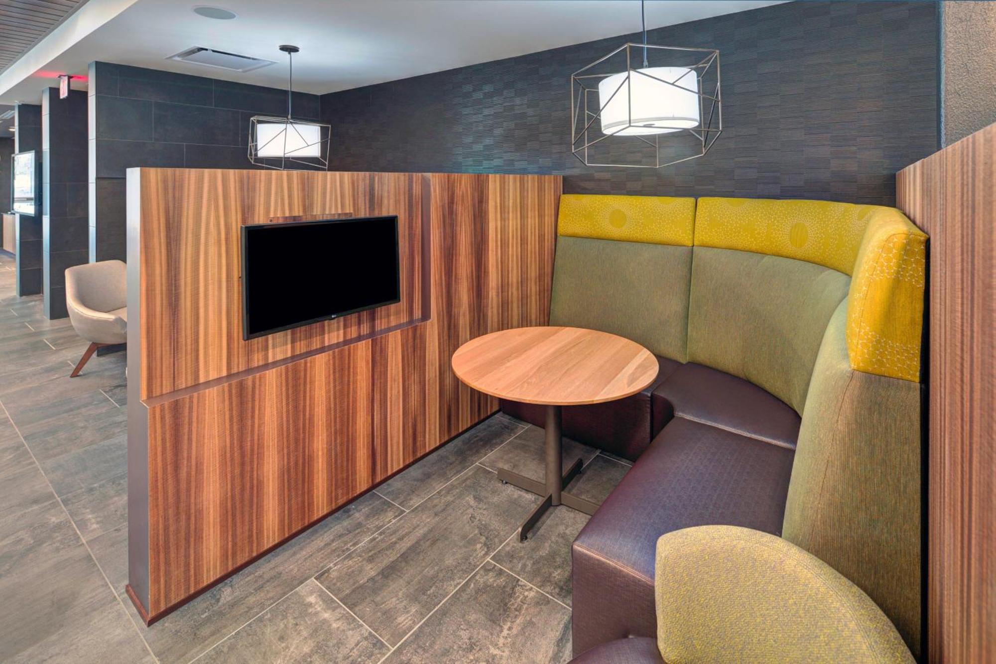 Courtyard By Marriott Appleton Riverfront Экстерьер фото