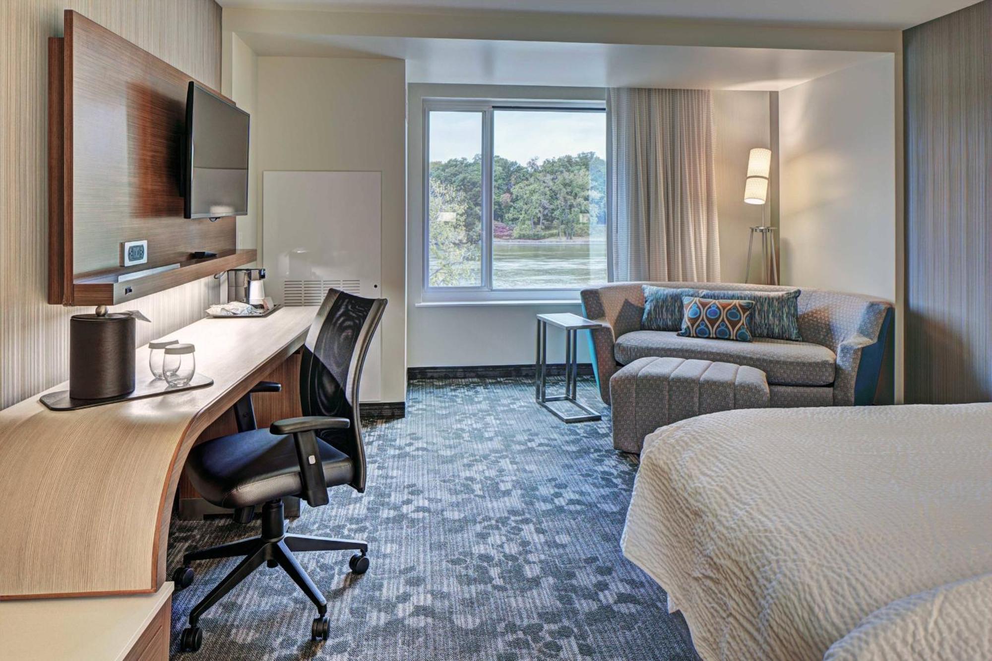 Courtyard By Marriott Appleton Riverfront Экстерьер фото