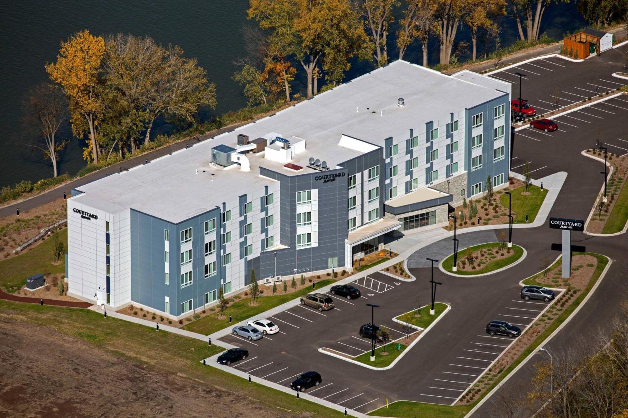 Courtyard By Marriott Appleton Riverfront Экстерьер фото