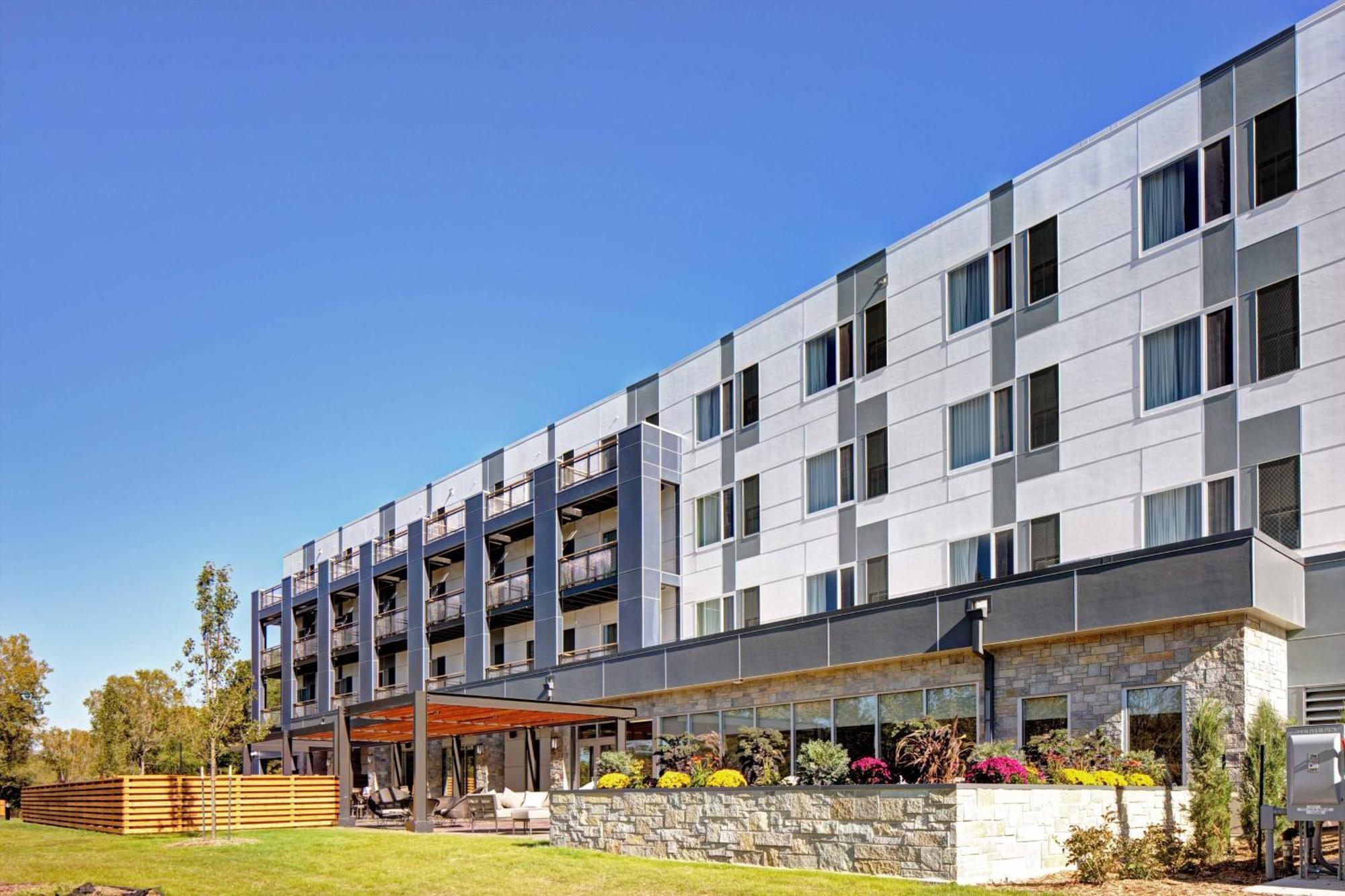 Courtyard By Marriott Appleton Riverfront Экстерьер фото