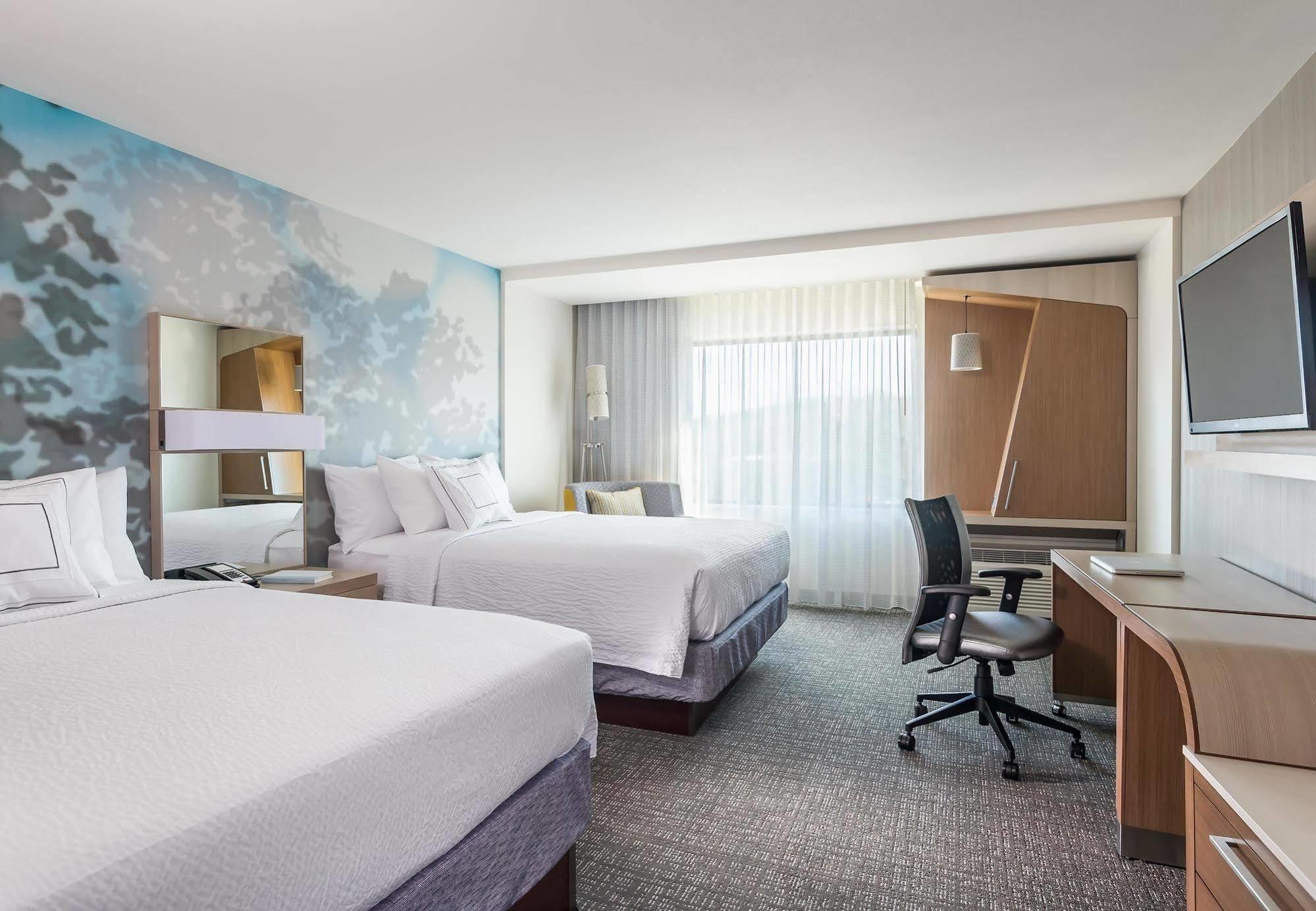 Courtyard By Marriott Appleton Riverfront Экстерьер фото