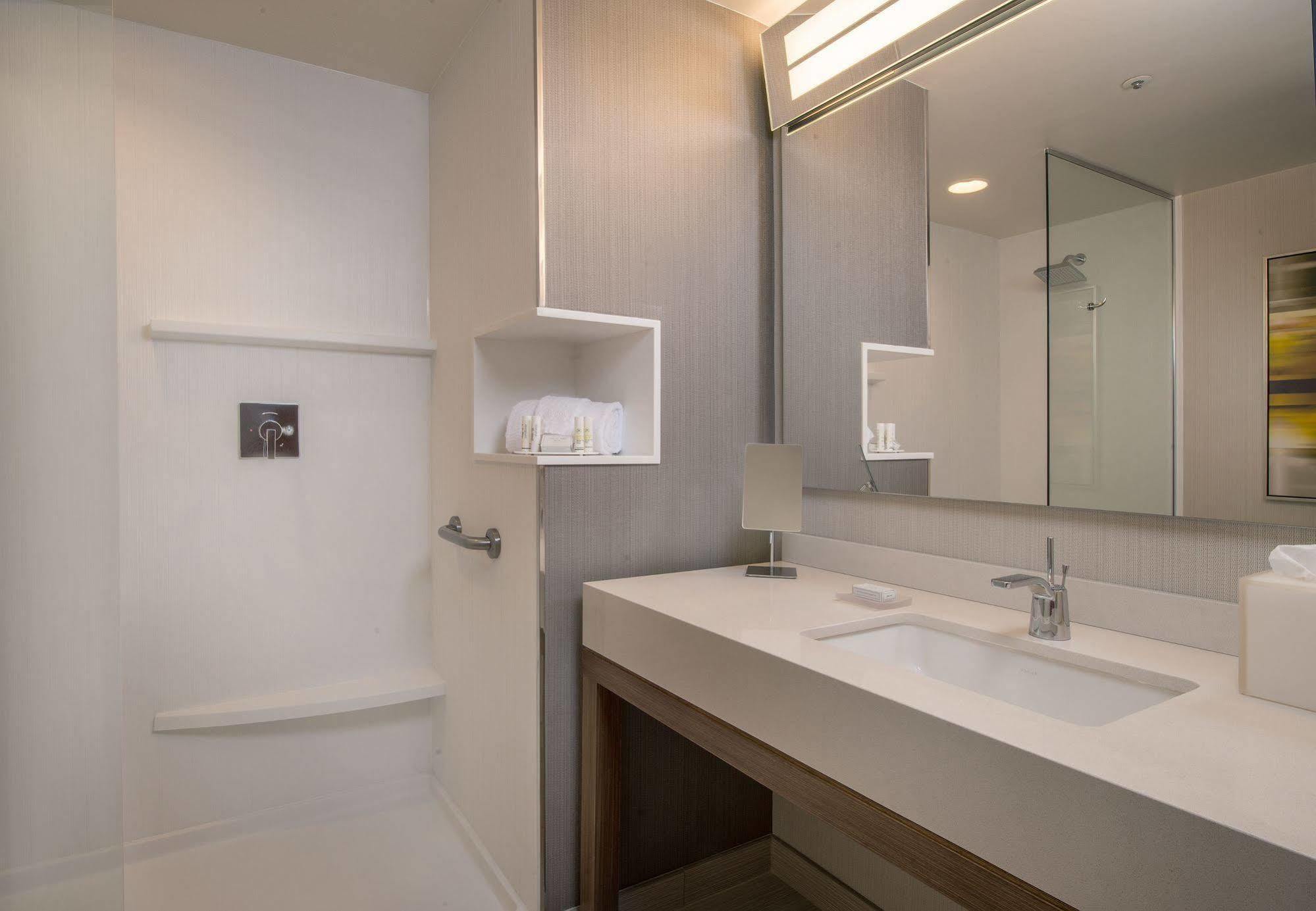 Courtyard By Marriott Appleton Riverfront Экстерьер фото